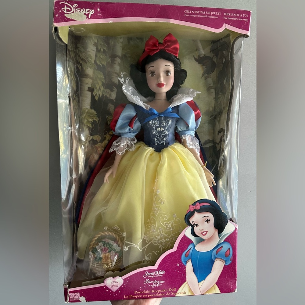 Collectors Snow White Princess Doll - Disney